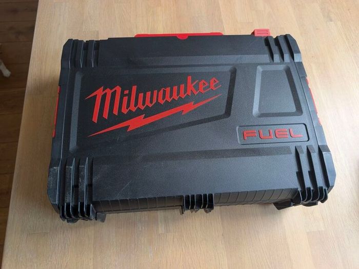 Milwaukee case and charger