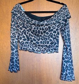 Ladies off the shoulder top size L