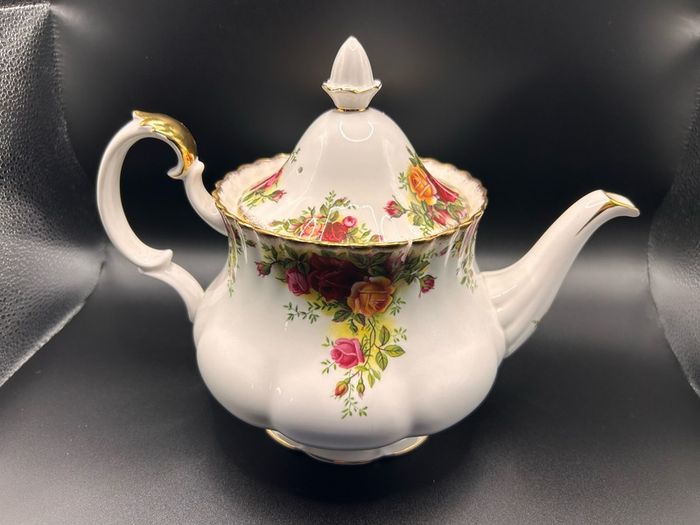 Royal albert large pot
