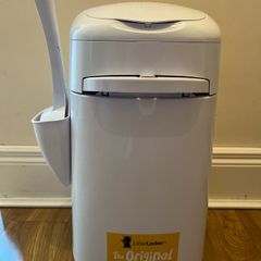 Cat litter locker