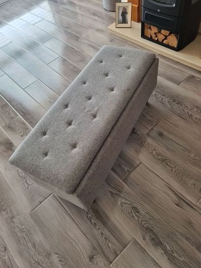bedroom bench