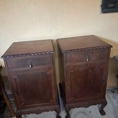 2 manogany cabinets original key