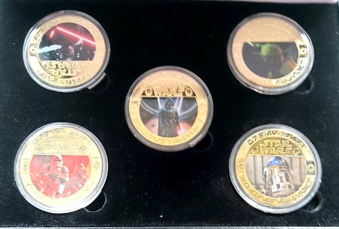 Set of 5 coins star wars in case.