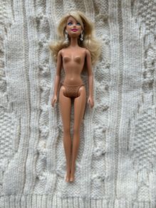 Barbie Mattel Body 2010 Head 1998 Silver earrings Blond red lips damaged leg Please look at the pictures