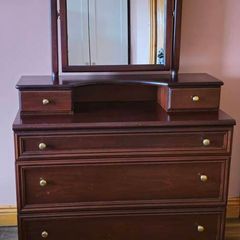 Chest of drawers / dressing table