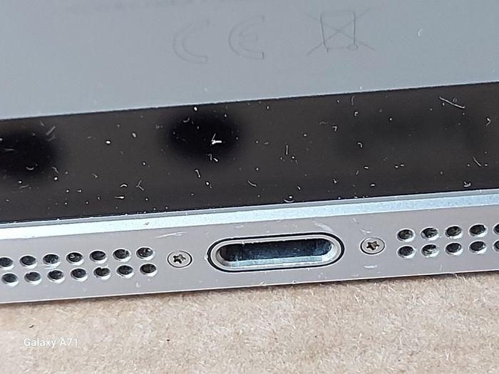 6 Mobile Phones for parts or repair, not powering on