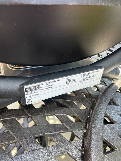 Weber Q 2000 Gas BBQ with Stand Used ONCE