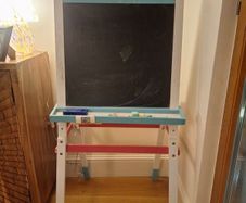 easel blackboard and chalkboard