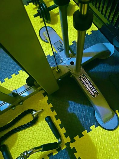 Powertec lat machine
