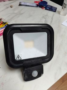Robus Floodlight Light Faulty, Flashing