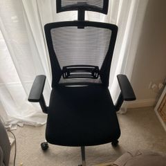 Ergonomic adjustable office chair