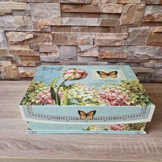 Vintage-Style Botanical Keepsake Box