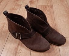 Ugg Wright Belted Dark Brown Suede Cross Strap Ankle Boots UK 7.5 / EU 40
