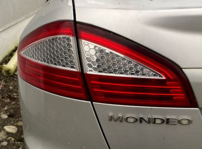 Ford mondeo mk4 2010 rear passenger side boot tail light