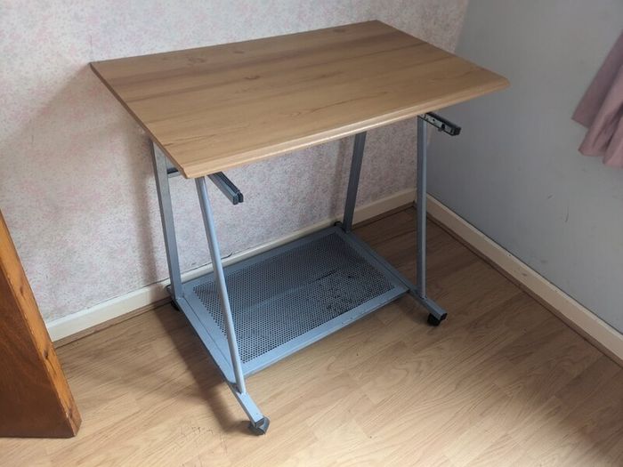 Computer table
