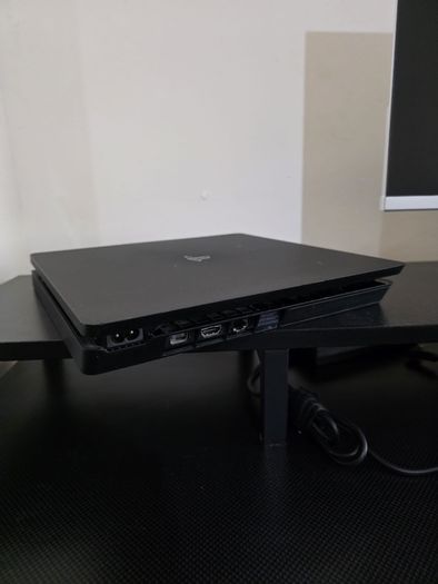PS4 Slim 1TB + Controller + GTA V + All Cables