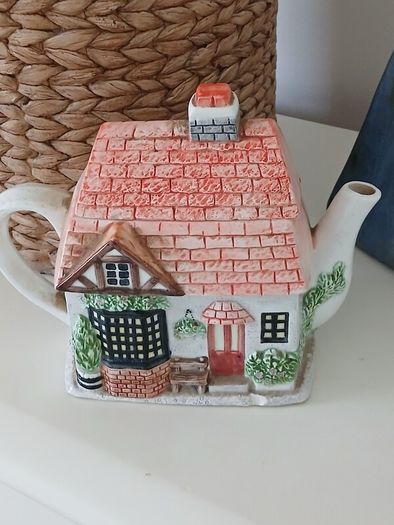 Annie Rowe Red Lion Teapot