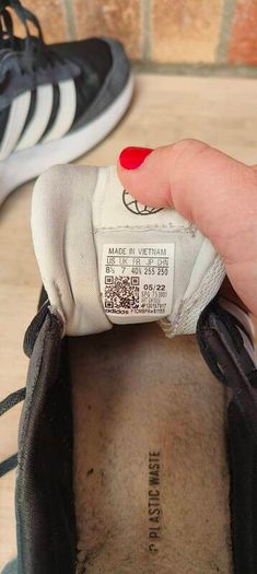 Adidas Run 70s  runners/ trainers. Size 7