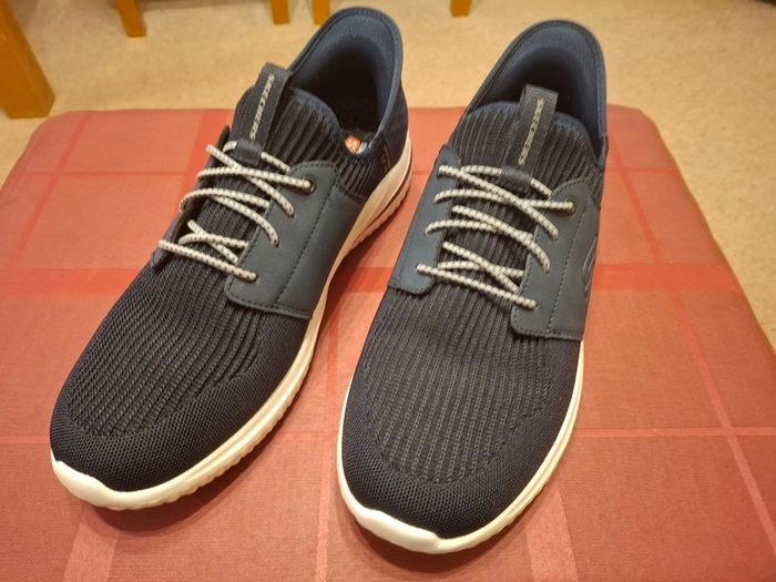 SKECHERS Slip-Ins - Size 9 - Excellent - As NEW