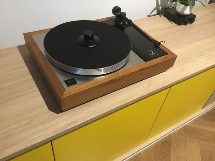 Linn Sondek LP12 Turntable