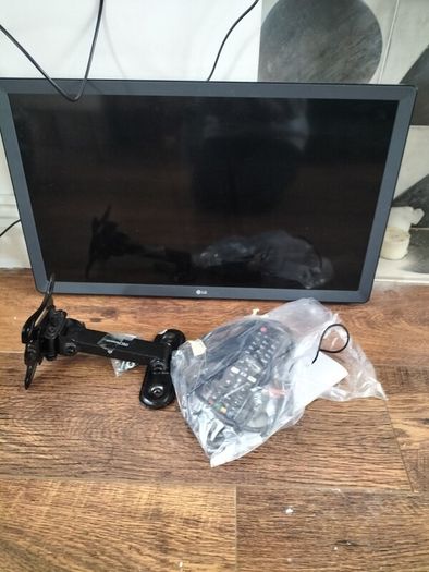 24" LG Smart tv