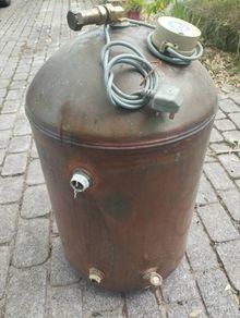 Hot water cylinder