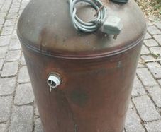 Hot water cylinder