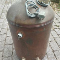 Hot water cylinder