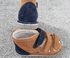 Orthopedic toddler sandals