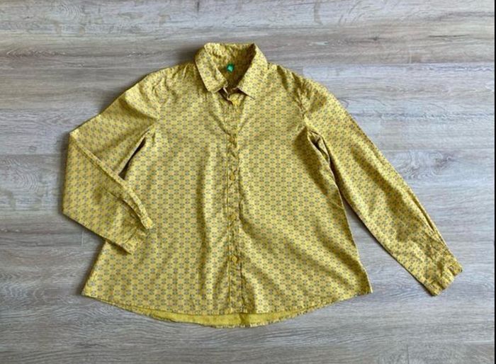 Benetton girls shirt 8/9