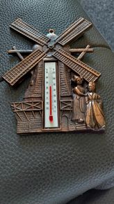 Copper windmill temperature plack.