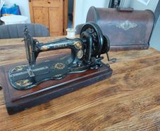 Singer 12K Fiddle base Hand crank Sewing Machine c1889