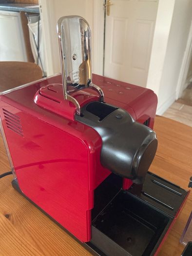 Nespresso DeLonghi Lattissima Touch Red Coffee Machine