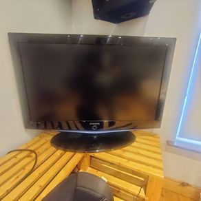 Philips 40" LED TV, DVD, Sub-Woofer and speakers