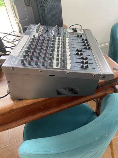 Peavey powered mixer desk
