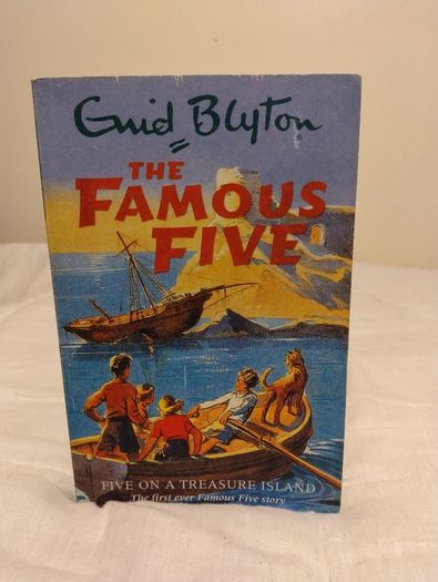Enid Blyton, The Famous Five Classic Story Books