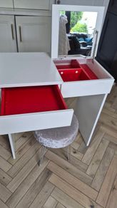 Kids dressing table and chair