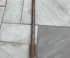 Air floor hammer scabbler