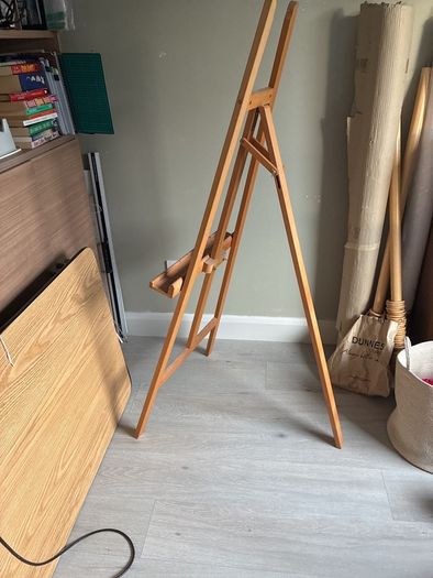 Artist easel