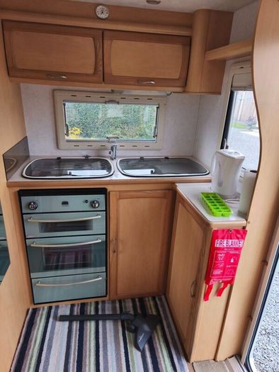 2002 Compass Omega 2 Berth & all accessories
