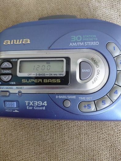 Vintage Aiwa walkman portable radio/cassette player works