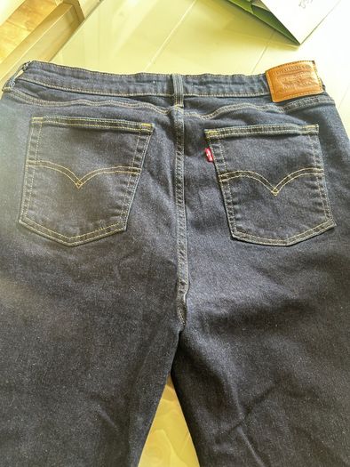 Levis High Rise Jeans