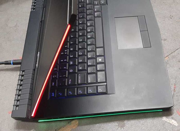 Alienware 15 R3 Gaming Laptop - i7 7th Gen | GTX 1070 8GB | 16GB RAM | 750GB Storage