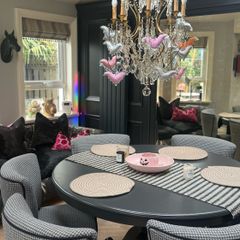 Kitchen round table and 6 cocktail chairs