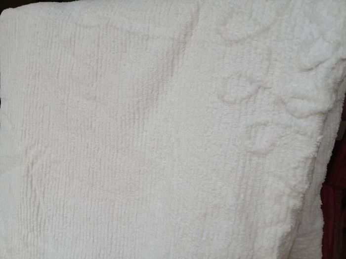 Ice white candlewick cotton bedspread, as new