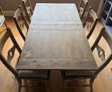Loaf Extendable Oak Dining Table & 6 Chairs