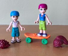 LEGO Friends, Mia and Ethan Skateboarding