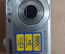 Sony Cyber-Shot Model DSC-S650, 7.2 Megapixels, Takes 2 x AA Baterys, in excellent working and cosmetic condition