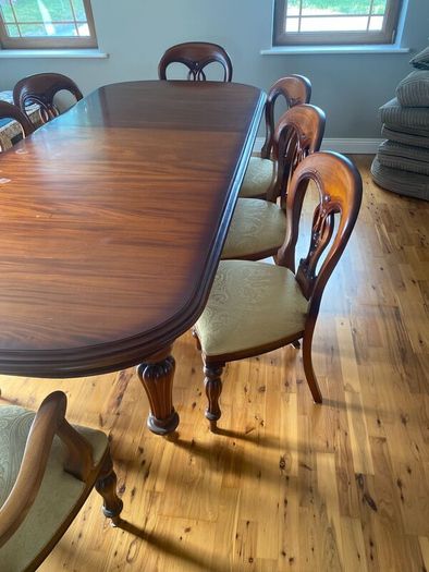 Mahogany Dining Table & 8 Chairs