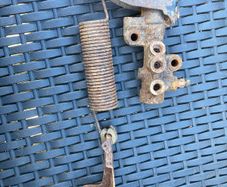 Mitsubishi Pajero/Shogun 2.8TD - V26/V46 (11/1993-02/2000) - Brake Load Sensing Valve